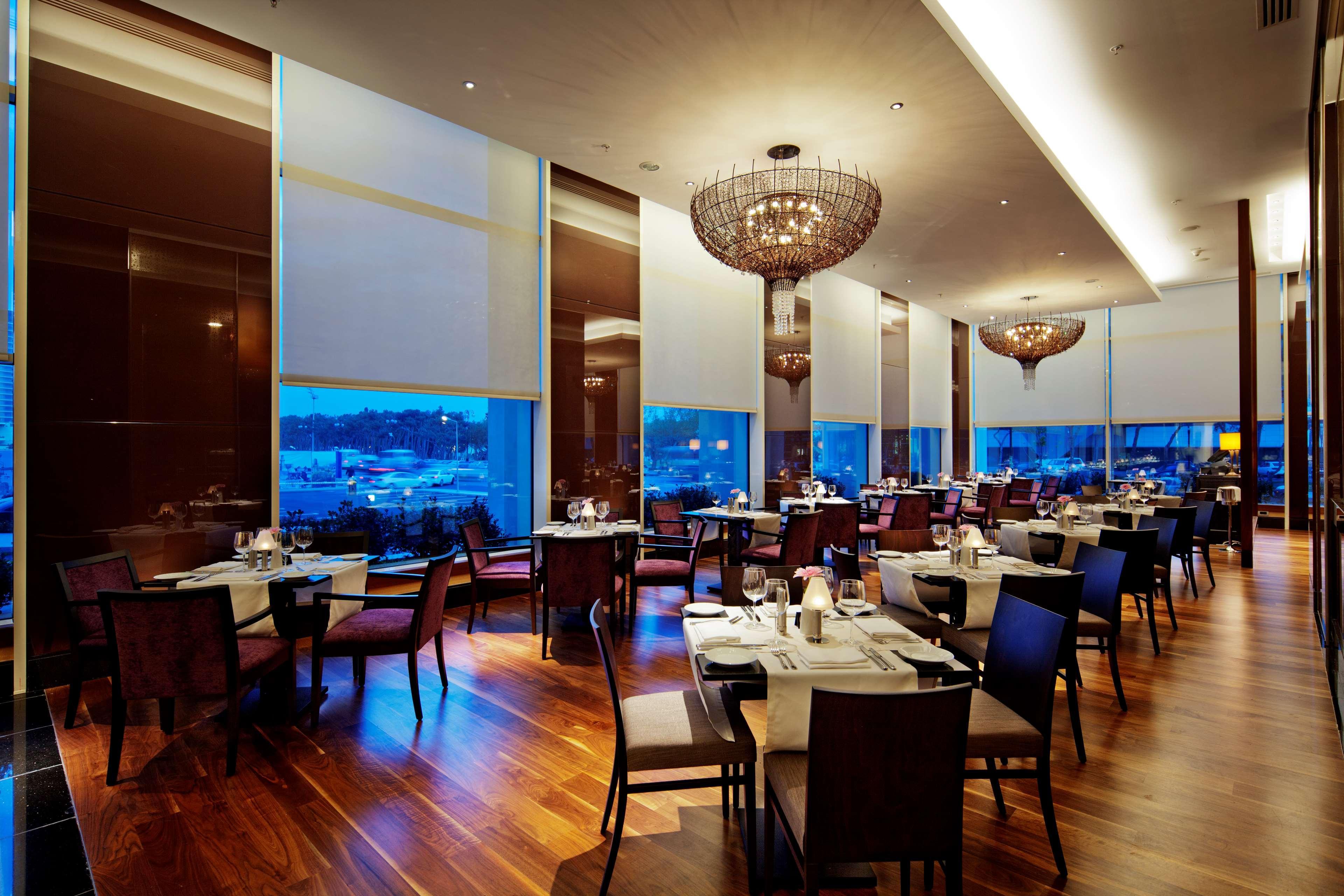 Hilton Baku Hotell Restaurant bilde